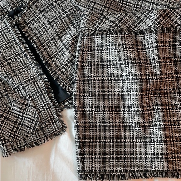 Elegant Trina Turk suit set. Short Jacket w/ skirt - Picture 9 of 10